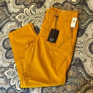 NWT! GAP straight khaki high rise. Size 8.